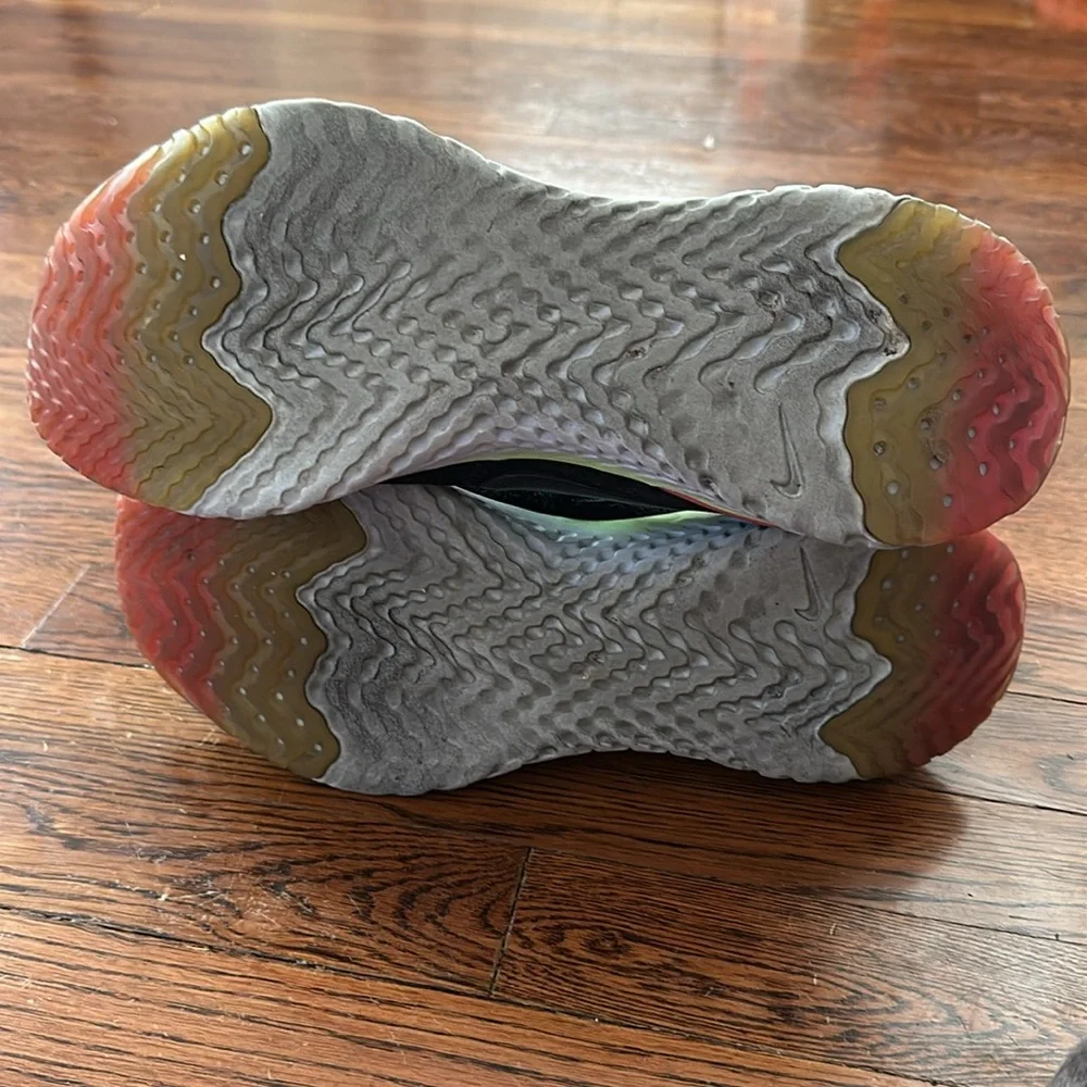 Men’s Nike Epic React Flyknit - Picture 4 of 4